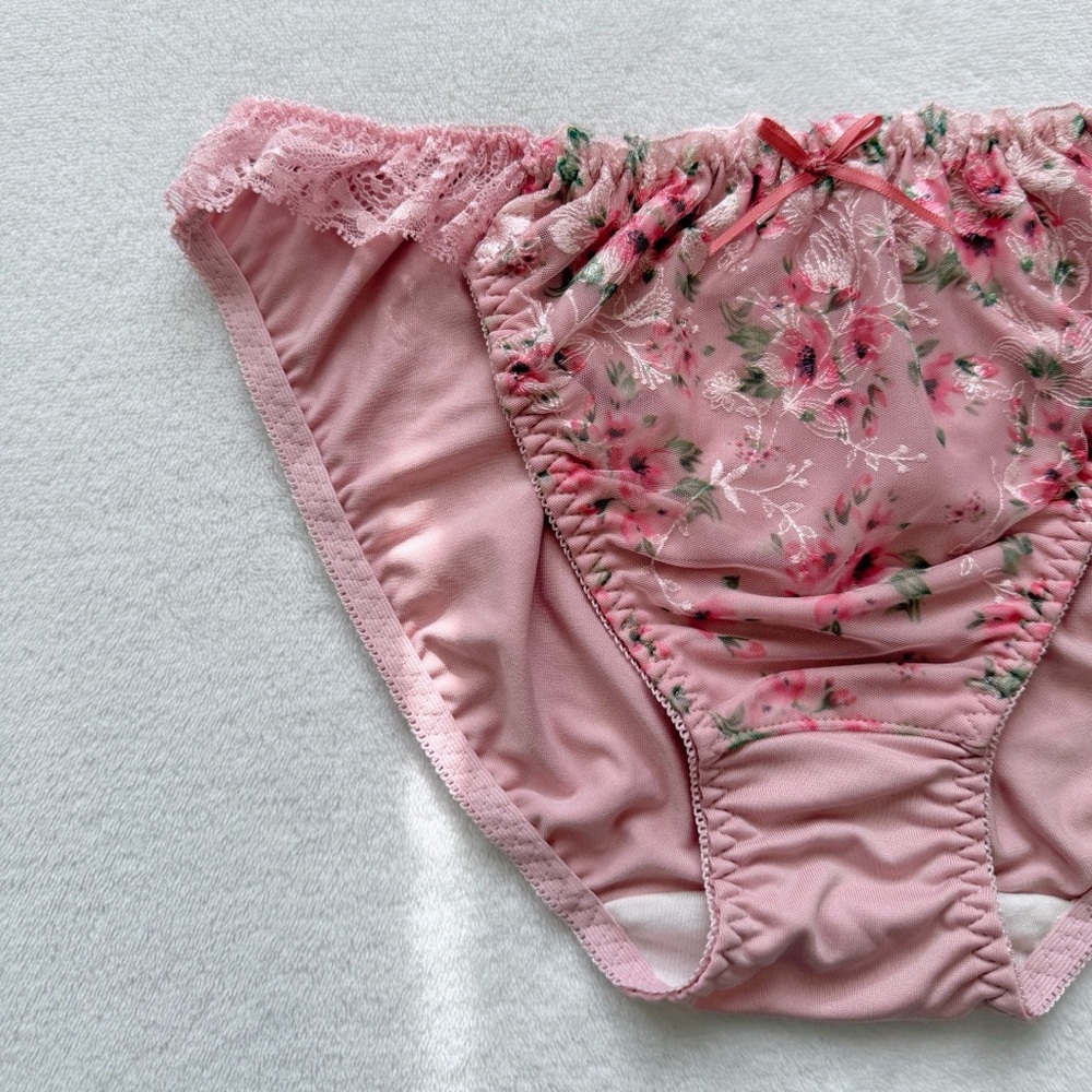 Sold Out! US-XL/JP-4L Japanese Brand Floral Embroidery Ruffle Waist Band Panties